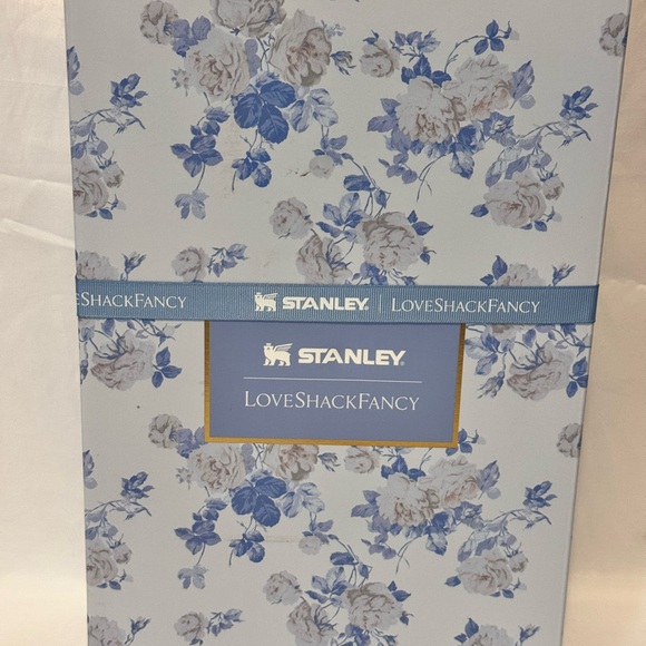 Everblooming Rosettes Pattern Stanley X LoveShackFancy 40oz - Picture 2 of 7